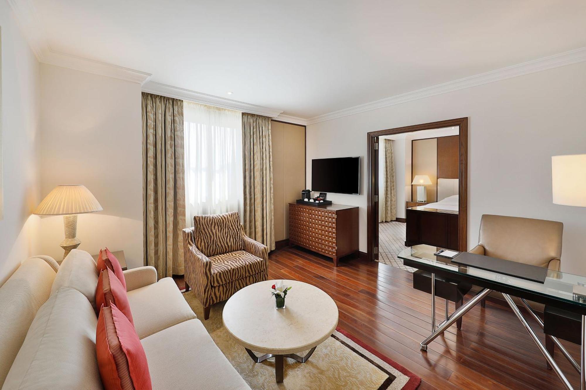 Junior Suite Club, 1 King Bed,1706556609:JPEG